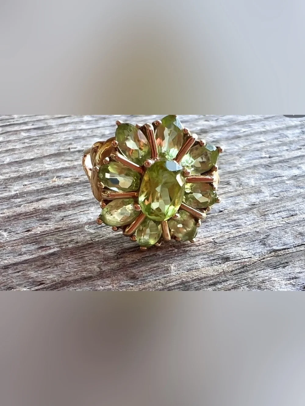 Vintage 10k gold and peridot ring size 7